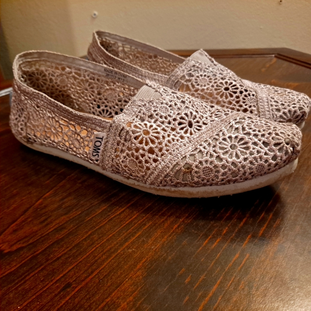 Toms, crocheted lace style, size W 7.5